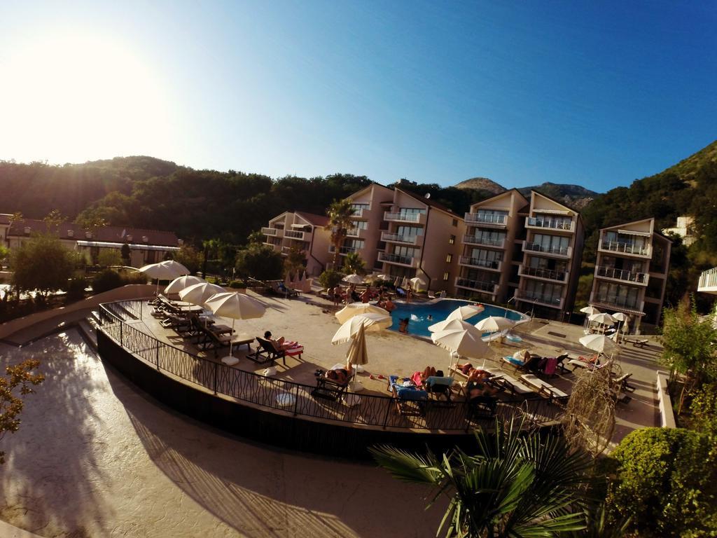 Montetrest Apartments Sveti Stefan Exterior foto
